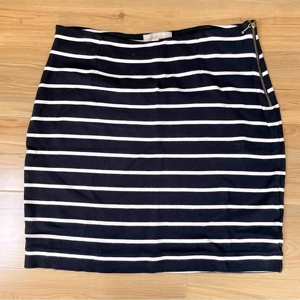 Banana Republic navy and white striped skirt